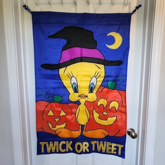 Vintage 1996 Tweety Bird Halloween Twick Or Tweet 43.5x28 Decorative Flag - Picture 13 of 13